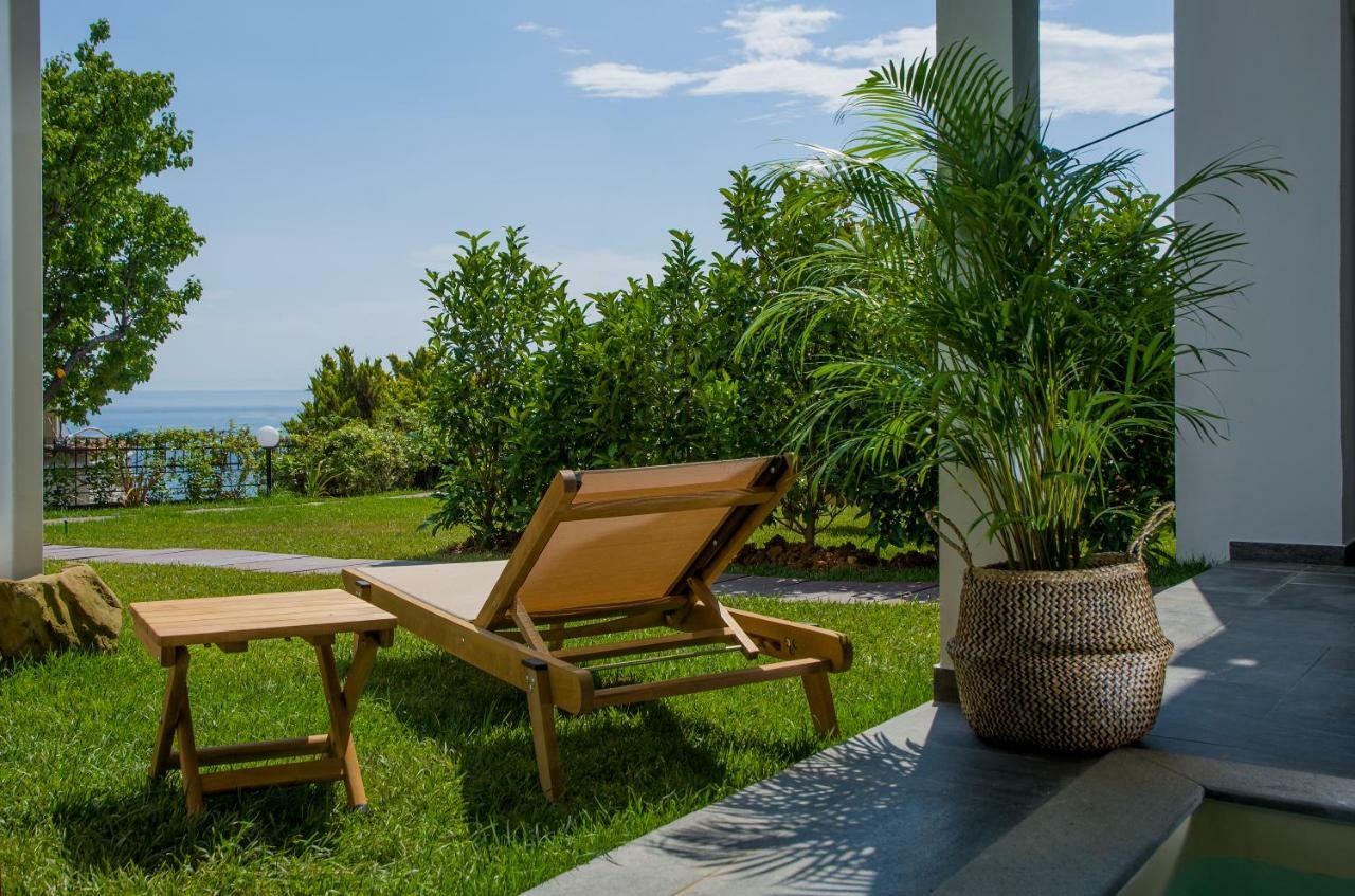 Thea Suites Potidea Nea Poteidaia Exterior foto